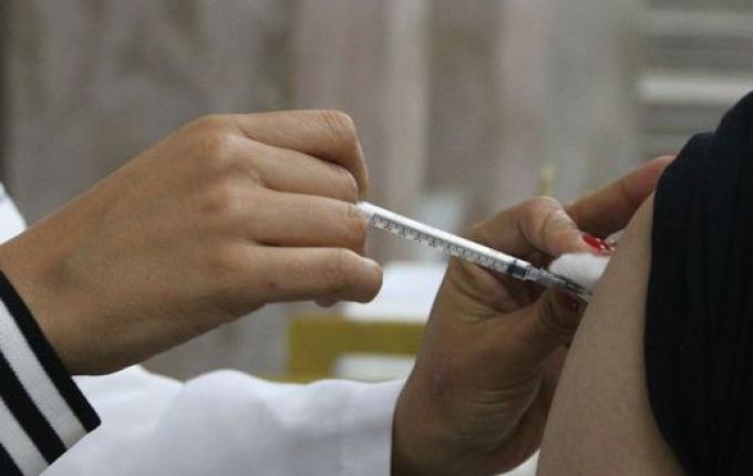 Casos de covid-19 aumentam 80% no mundo, mortes têm queda de 57%