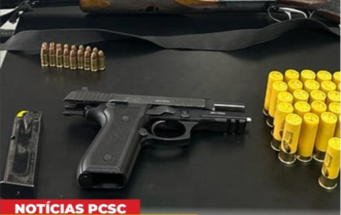 Uma pessoa é detida por posse irregular de arma de fogo e munições