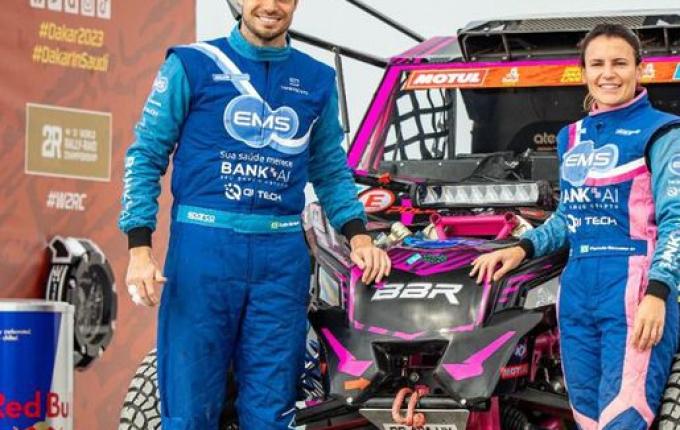 Catarinense é primeira brasileira a competir como pilota no rali Dakar