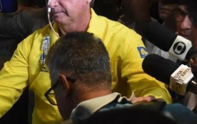 Bolsonaro passa por cirurgia no intestino em Brasília