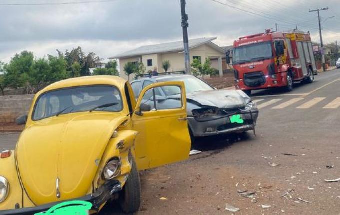 Colisão entre veículos em Iporã do Oeste deixa duas pessoas feridas