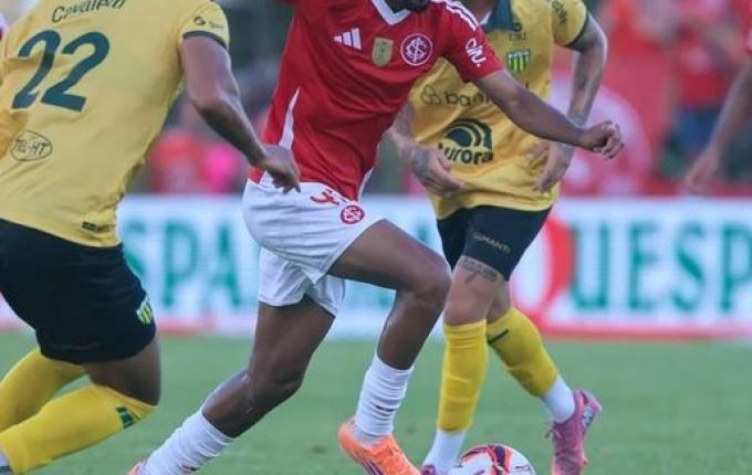 Inter leva virada no fim, é derrotado pelo Ypiranga e perde os 100% no Gauchão