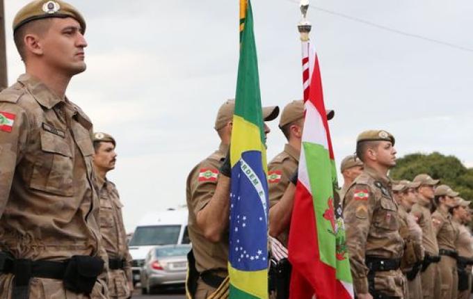 11° BPM/Fron presta homenagem a Tiradentes em São Miguel do Oeste