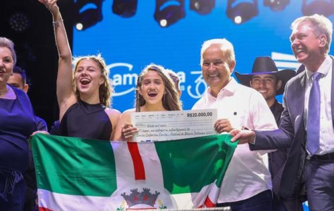 Kyara e Thaís vencem o Santa Catarina Canta em Florianópolis