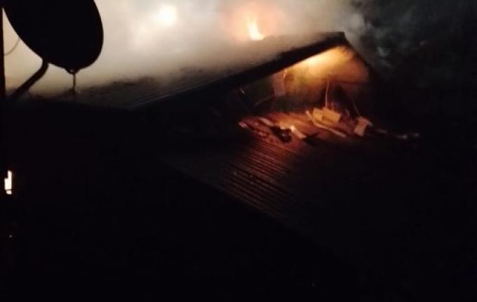 Fogo destrói duas residências em São Lourenço do Oeste