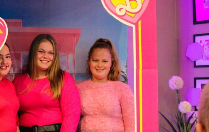 Cine Peperi retoma sessões do filme Barbie; fotos