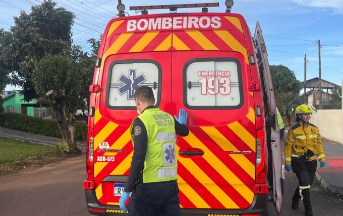 Queda de motocicleta deixa adolescente ferida em São Miguel do Oeste