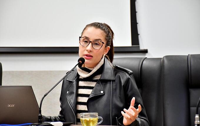 Vereadora Ana Flávia solicita informações detalhadas sobre a rede de saúde de SMO