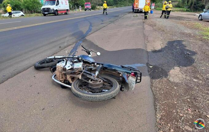 Motociclista fica ferido em acidente entre carro e moto na BR-282, em Iraceminha