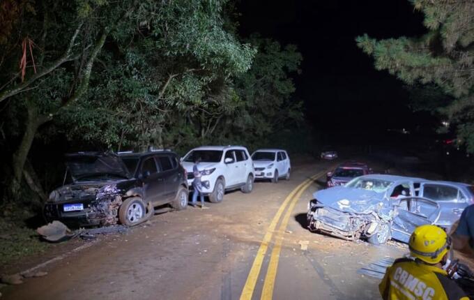 Homem morre após grave acidente com quatro veículos em SJCedro