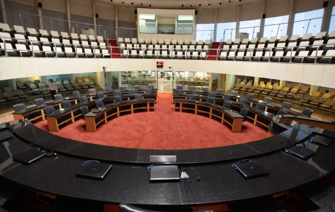 Dez deputados de SC tentam reeleição, mas ficam sem mandato para 2027