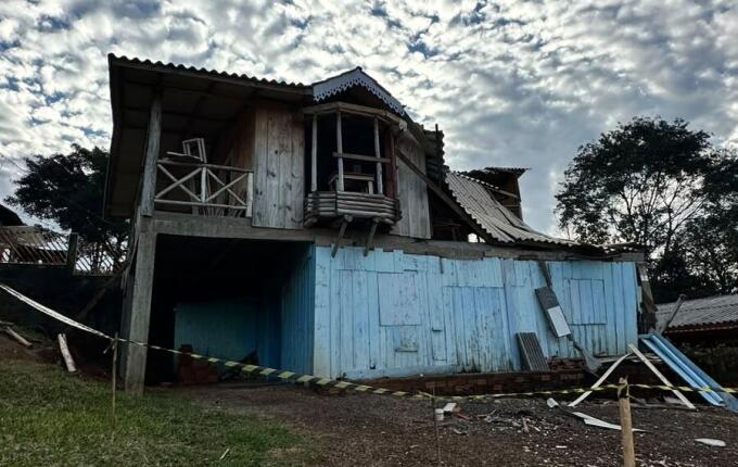 Desabamento parcial de edificação mobiliza Bombeiros e SAMU em Dionísio Cerqueira