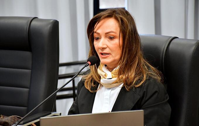 Vereadora solicita informações sobre compra de mesas de sinuca em SMO