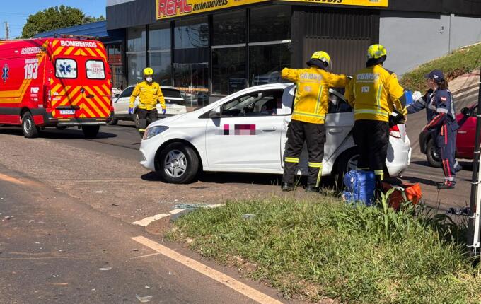Colisão entre dois carros deixa três feridos na Willy Barth, em São Miguel do Oeste