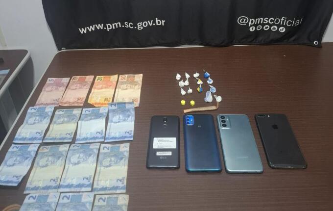 Festa com drogas e adolescentes termina com seis adultos presos em Maravilha