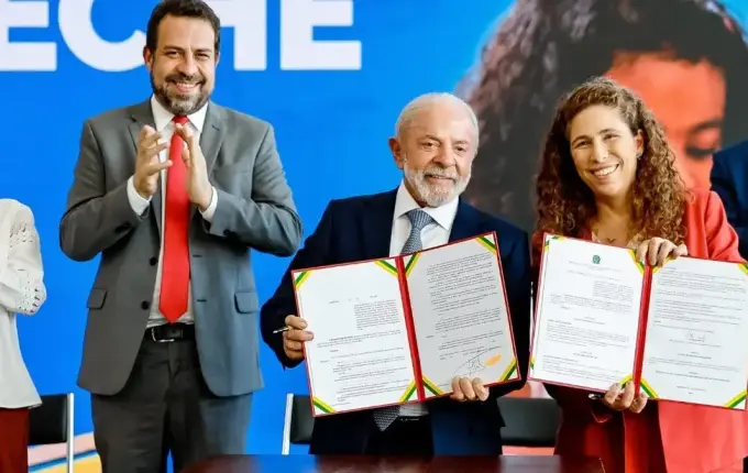 Lula assina redução da jornada a milhares de trabalhadores