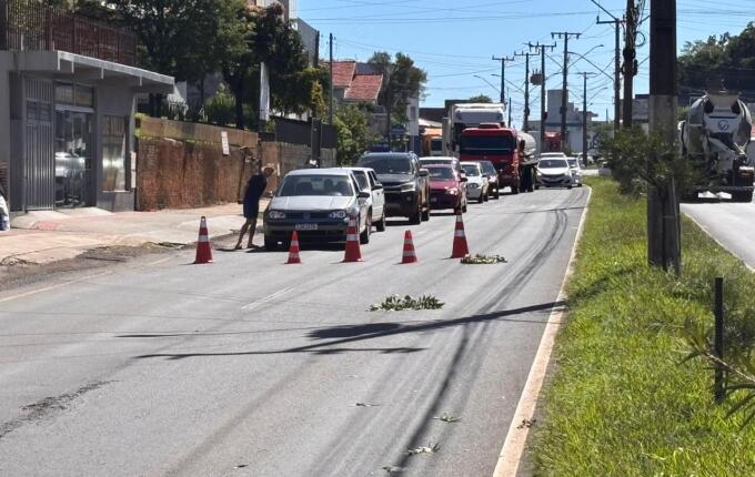 Colisão entre dois carros deixa três feridos na Willy Barth, em São Miguel do Oeste