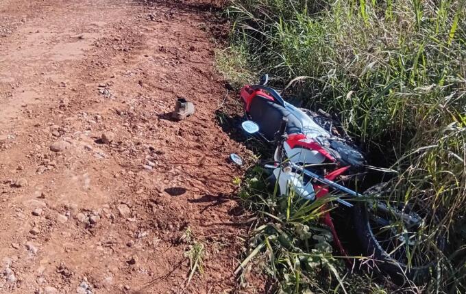 Homem fica ferido ao colidir moto com carro no interior de Iporã do Oeste