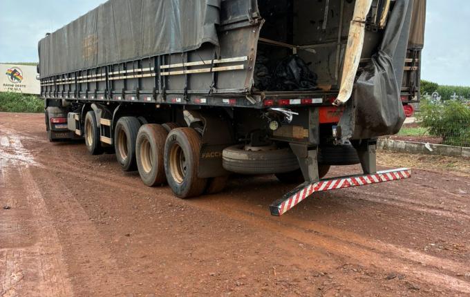 Carretas se chocam lateralmente na SC-163, em Iporã do Oeste