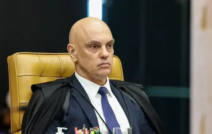 Moraes negou prorrogação da votação em 2022, enquanto Zanin autorizou medida em 2026