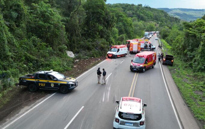 BR-282 é totalmente interditada após tombamento de carreta em Iraceminha