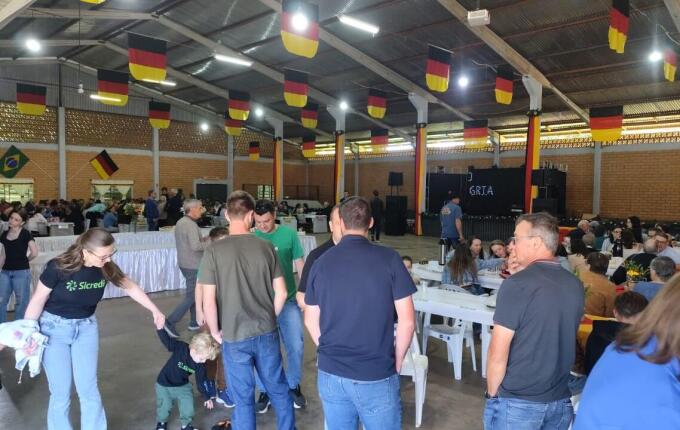 33ª Oktoberfest reúne público em Linha Santa Terezinha e celebra cultura germânica