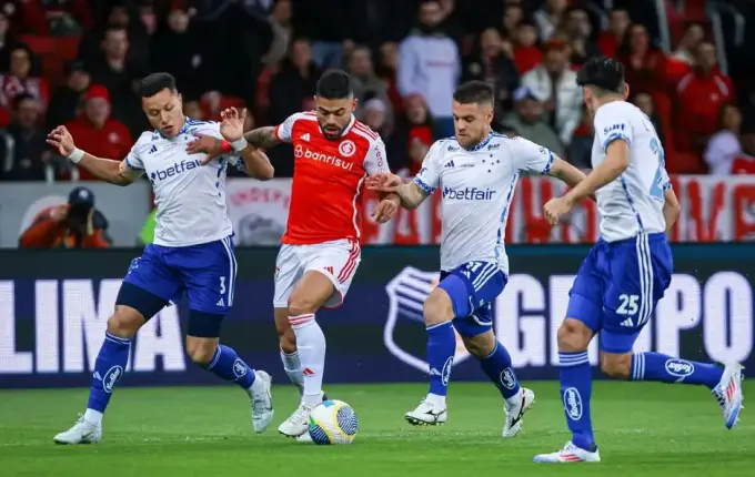 Inter reage no fim, mas acaba derrotado pelo Cruzeiro no Beira-Rio