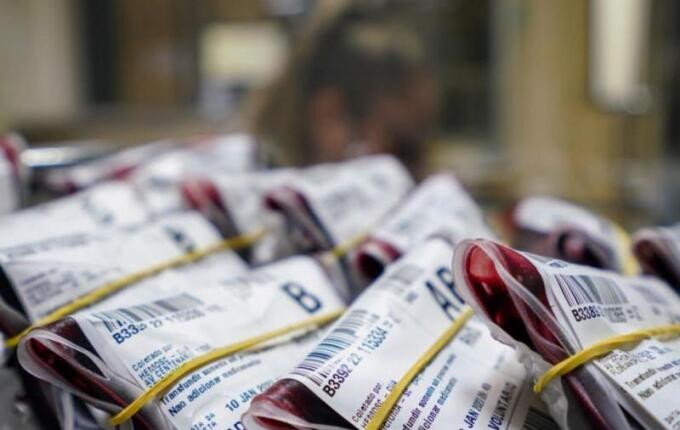 SC realiza transporte inédito de sangue raro em avião comercial para paciente de MG
