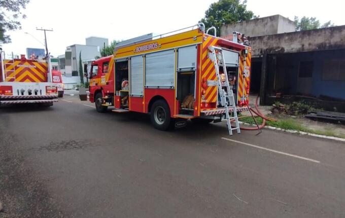Incêndio atinge área de festa em casa de Maravilha