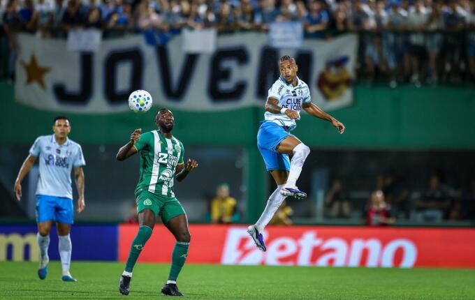 Chapecoense empata com o Grêmio diante de público recorde na Arena Condá pelo Brasileirão