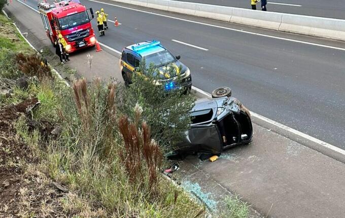 Motorista fica ferido após saída de pista seguida de capotamento na BR-282, em Xanxerê