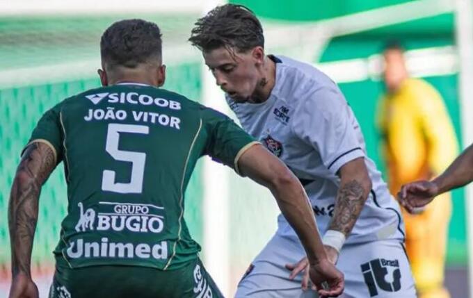 Chapecoense leva gol nos acréscimos e empata com o Vitória pela Série A 2026