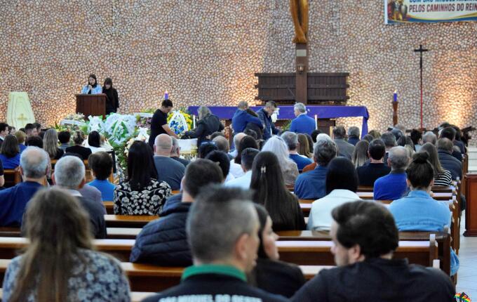 Irmãs mortas em acidente na BR-163 são sepultadas em SMO