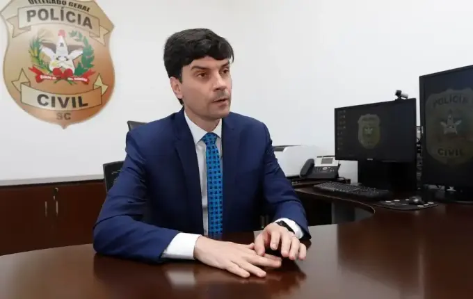 Ex-delegado-geral é alvo de ação de improbidade do MPSC por atuação no caso Orelha