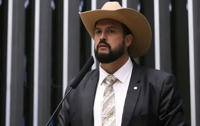 Relator no Conselho de Ética vota para suspender Zé Trovão e mais dois deputados por motim na Câmara