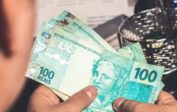 Salário mínimo pode chegar a R$ 1.741 em 2027 e reajustar benefícios do INSS