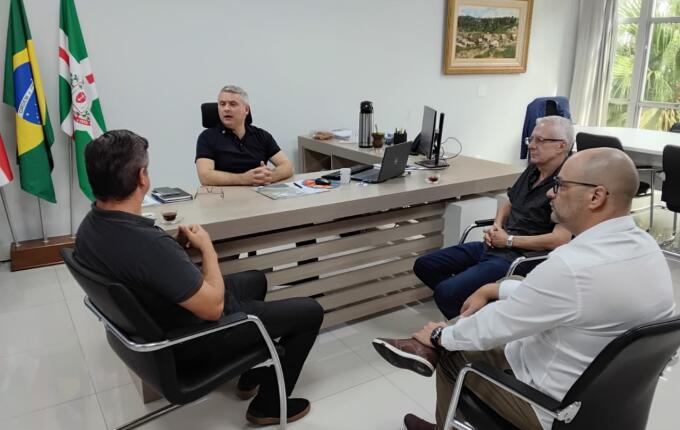 Prefeitura de SMO discute com DNIT melhorias no trevo da BR-282 com a SC-163