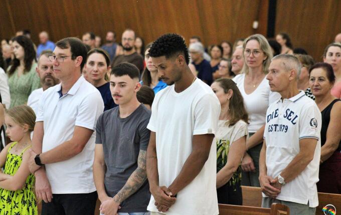 Missa de Lava-Pés abre celebrações do Tríduo Pascal em São Miguel do Oeste
