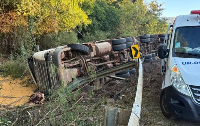 Motorista de caminhão com placas de Maravilha morre em acidente no PR