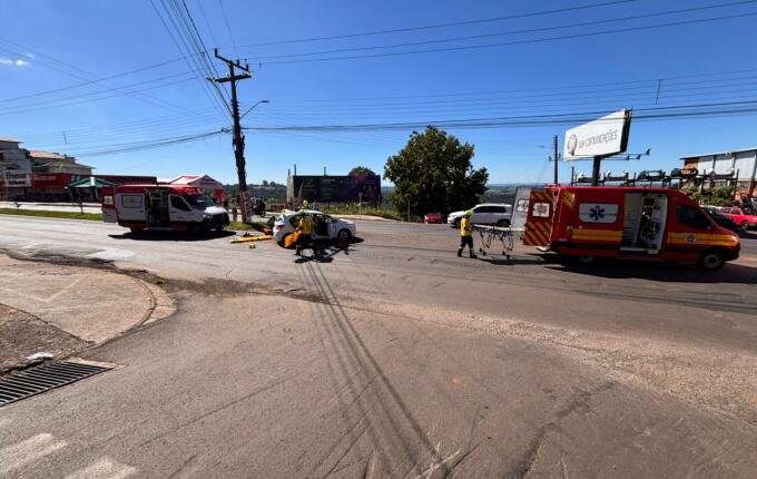 Colisão entre dois carros deixa três feridos na Willy Barth, em São Miguel do Oeste