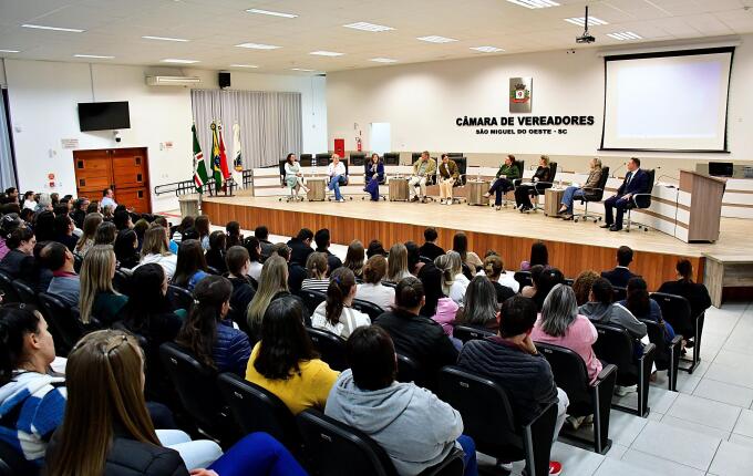 Prefeitura tem dez dias para apresentar cronograma sobre salários dos professores em SMO