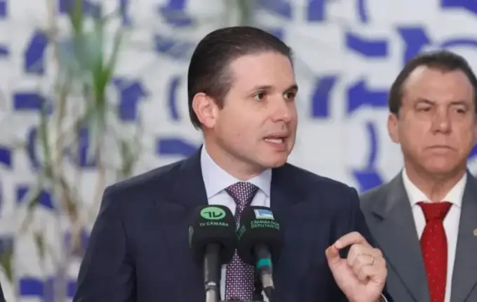 Fim da escala 6x1 terá início em 60 dias e transição de um ano, anuncia Motta