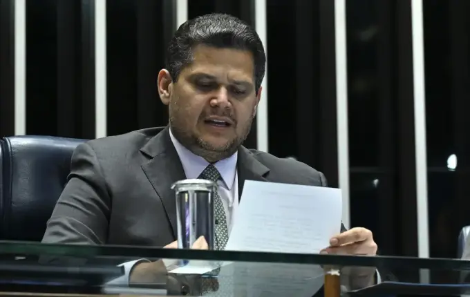 Alcolumbre é surpreendido e resiste à sabatina de Messias a curto prazo