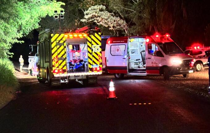 Homem morre em colisão entre carro e micro-ônibus na SC-496, em Descanso