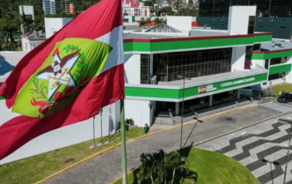 Governo de SC abre concurso com 50 vagas e salário inicial de R$ 25,3 mil