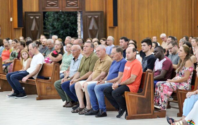 Missa de Lava-Pés abre celebrações do Tríduo Pascal em São Miguel do Oeste