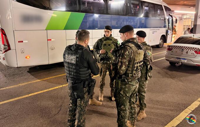 Operação Jaguaretê: Exército realiza ação na rodoviária de São Miguel do Oeste