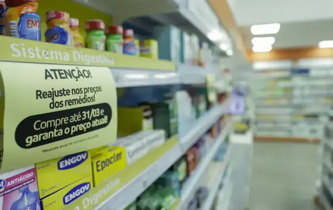 Lula sanciona lei que permite instalação de farmácias em supermercados