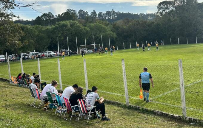 Campeonato Municipal Categoria Livre começa com quatro jogos e grande público em São Miguel do Oeste