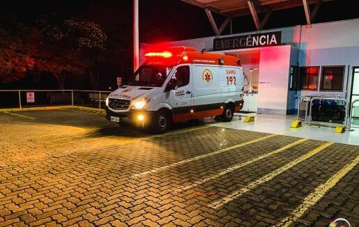 Homem é transferido após acidente entre carro e moto no interior de Itapiranga